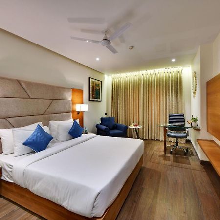 The Glory Suites Near Igi Airport Nova Deli Exterior foto