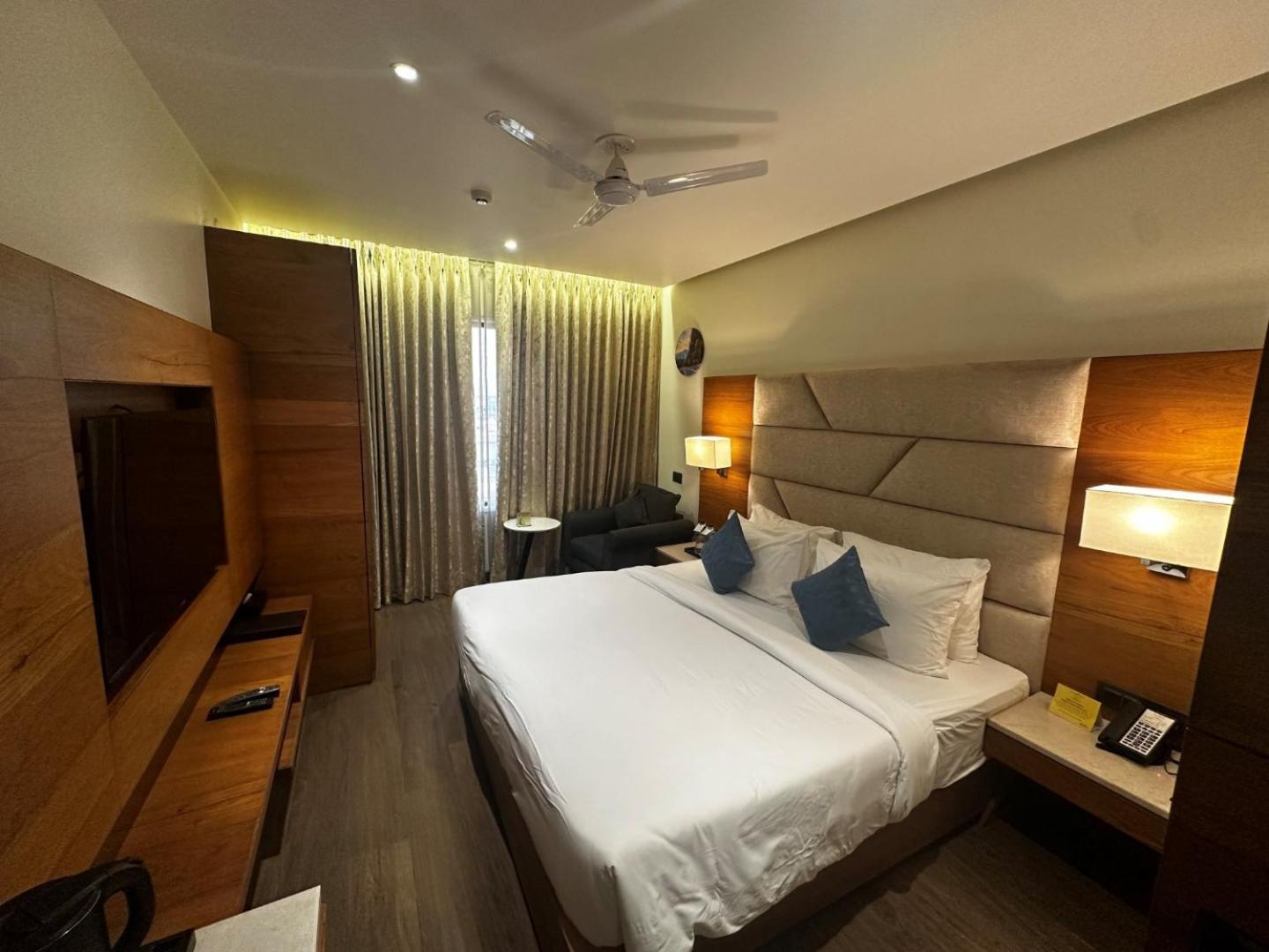The Glory Suites Near Igi Airport Nova Deli Exterior foto