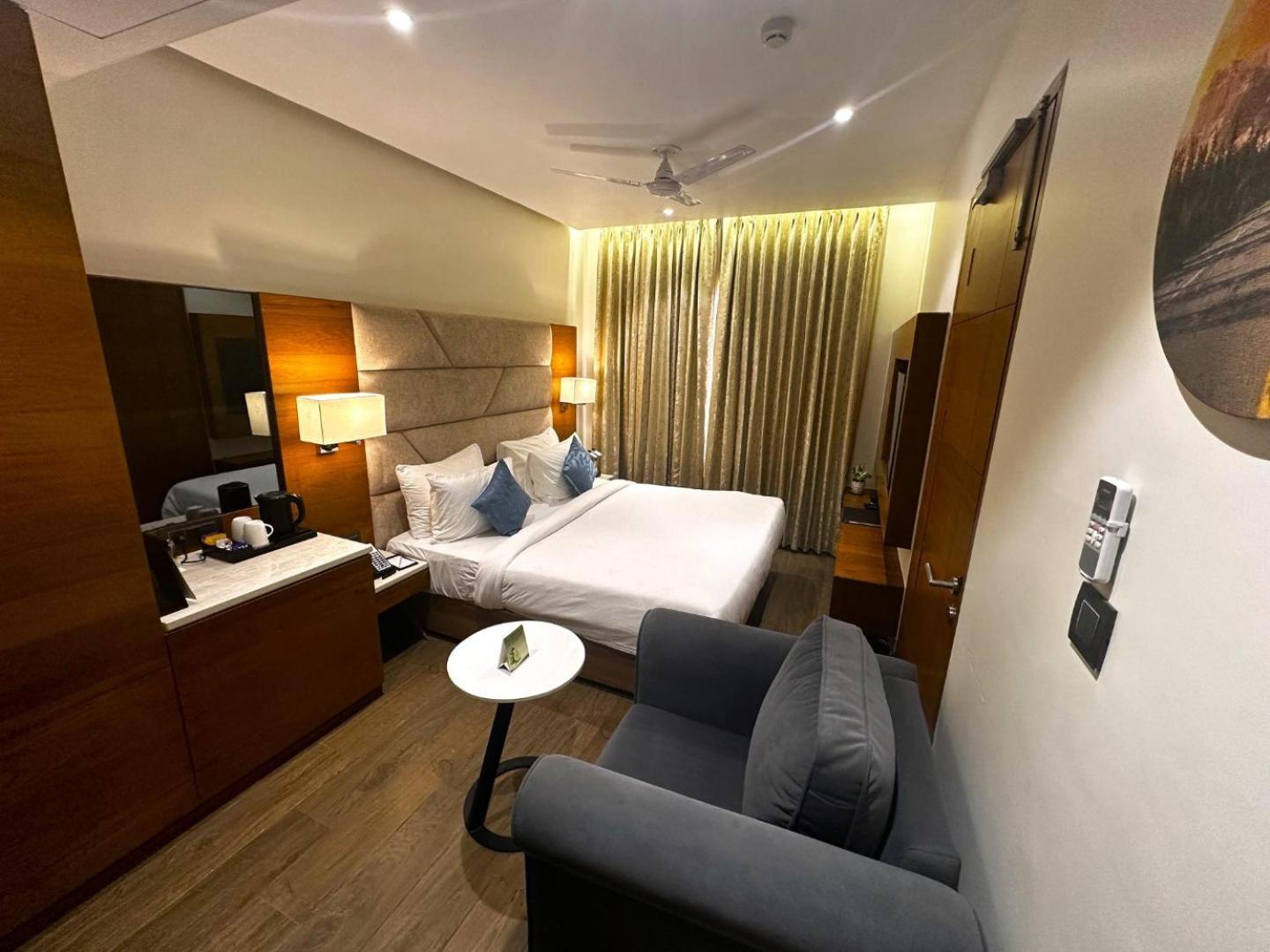 The Glory Suites Near Igi Airport Nova Deli Exterior foto